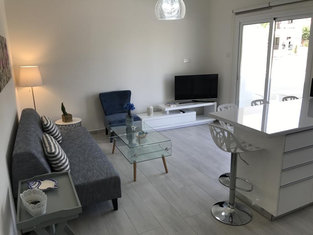 Themis Apartments Larnaca Room photo